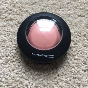 Mac mineralize blush in Ray Beam